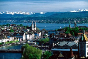 Zurich with Lake Zurich (© MadGeographer @ Wikimedia)