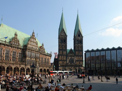 Bremen Town Hall and St. Petri Cathedral (© Juergen Howaldt @ Wikimedia)
