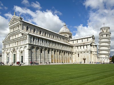 Duomo, the medieval cathedral of the Archdiocese of Pisa (© Saffron Blaze @ Wikimedia)