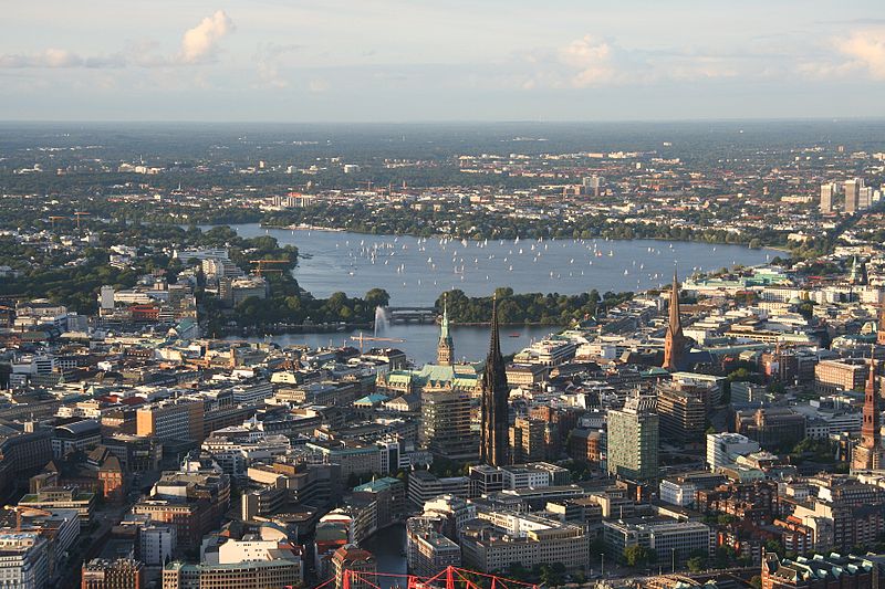 Hamburg Alster from above (© Reinhard Kraasch)